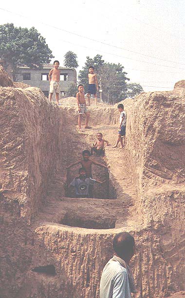 Kids playing in the tombs at Bai Lu Yuan